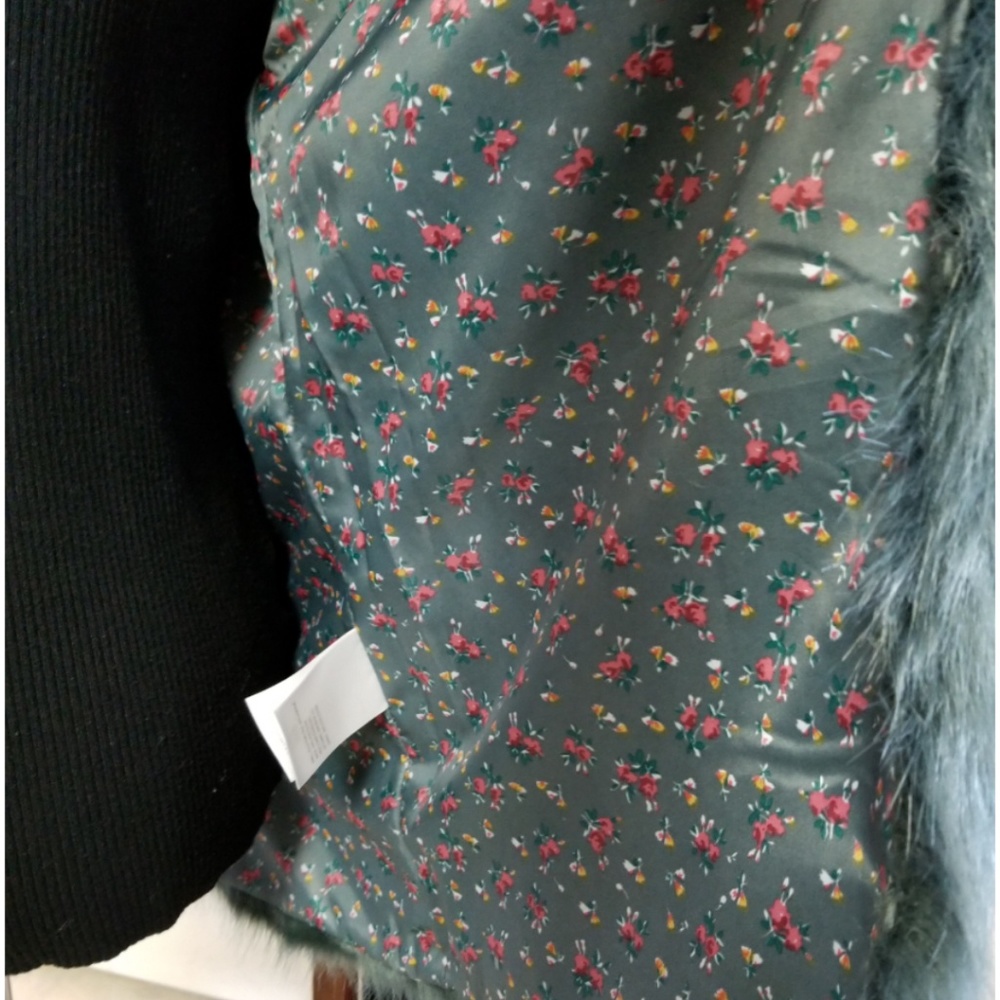 🆕️⬇️Laundry by Design Mint Green Faux Fur Vest - Picture 4 of 8